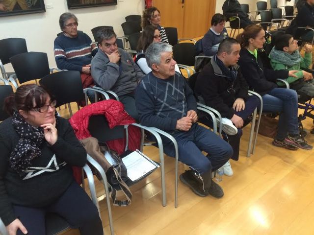 Un calendario ilustra imágenes de los usuarios de los Centros de Día para la Discapacidad de Totana, Foto 6