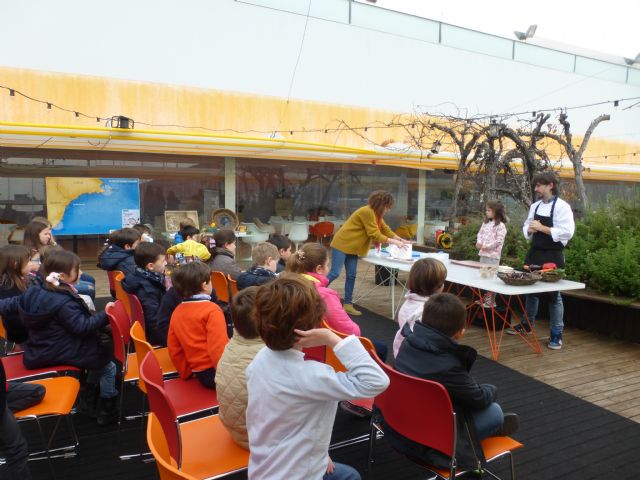 Más de 25 niños participaron ayer en el primer taller de cocina infantil “Pescados con Arte” impartido por el chef cartagenero, Pablo Martínez - 1, Foto 1