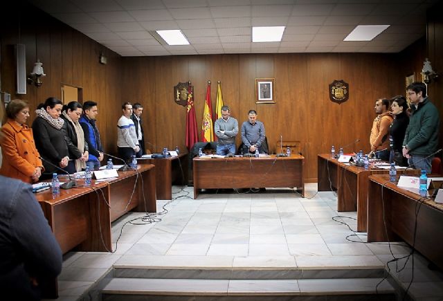 Minuto de silencio por el fallecimiento del ex concejal López Juárez. Toma posesión la nueva edil del PSOE, Susana Valcárcel - 1, Foto 1