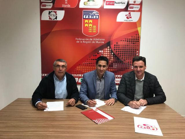 Las Federaciones murcianas de Triatlón, Ciclismo y Atletismo firman un convenio de colaboración - 1, Foto 1