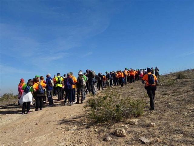 Servicios Sociales pone en marcha la nueva edicion del programa de Senderismo Senior con un viaje a las canteras romanas - 1, Foto 1