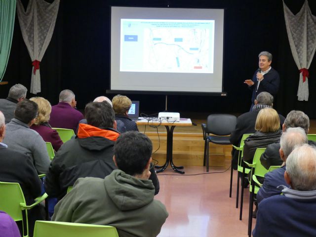 El director general de Carreteras expone a vecinos de Alquerías el proyecto del tramo de conexión entre las autovías RM-1 y la A-7 - 1, Foto 1
