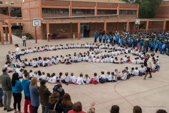 El CEIP Jose Maria de la Puerta celebra el Dia de la Paz con coreografias y canciones - 1, Foto 1