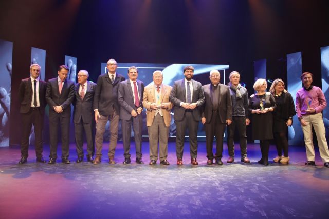 El presidente de la Comunidad, Fernando López Miras, asiste a la Gala Solidarios - 1, Foto 1