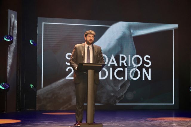 El presidente de la Comunidad, Fernando López Miras, asiste a la Gala Solidarios - 2, Foto 2