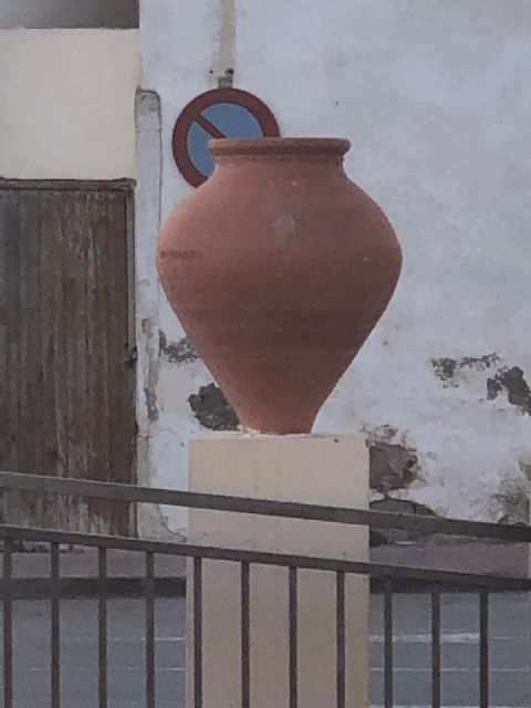 They restore eight new decorative ceramic elements that had been destroyed by vandalism in the Rambla de La Santa avenue, Foto 4