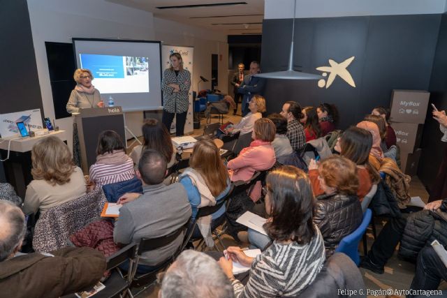 Servicios Sociales participa en la presentación del programa de ayudas de La Obra Social la Caixa para 2020 - 1, Foto 1