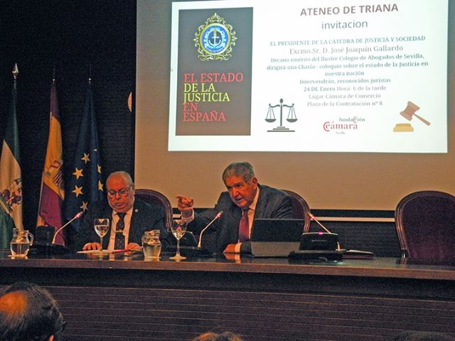 Sociedad. Sevilla . El título de la charla, El Estado de la Justicia en España, sirvió como marco para abordar cuestiones fundamentales que afectan al sistema judicial español, en el ateneo de Triana - 5, Foto 5