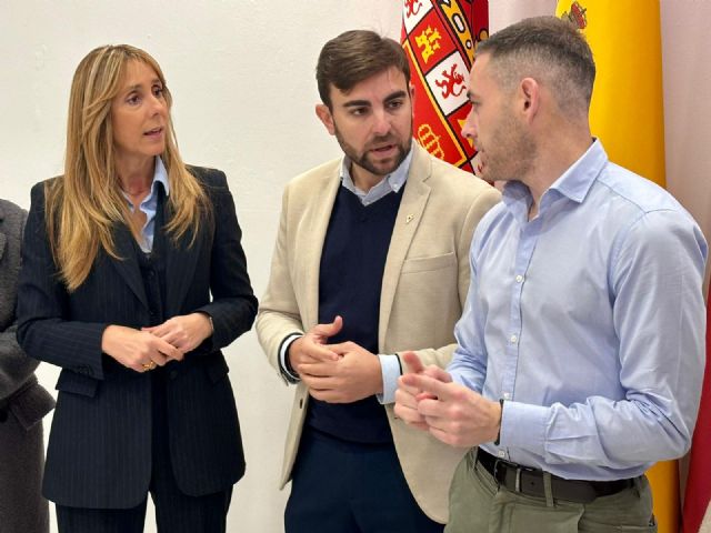 El Ayuntamiento y el Real Murcia entregan los primeros abonos a familias en situación de vulnerabilidad - 2, Foto 2