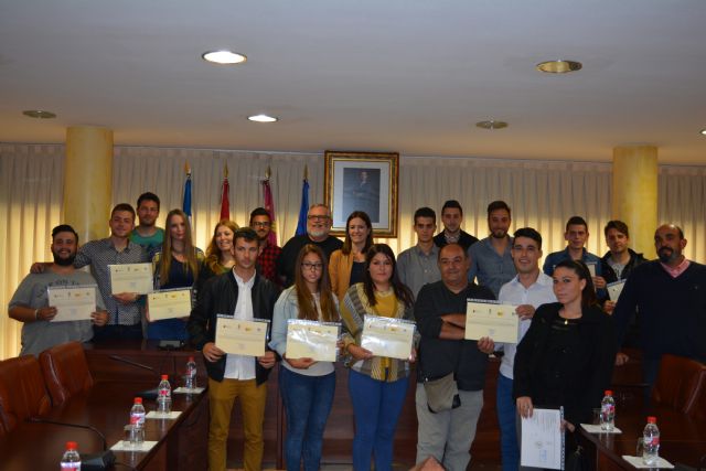 Quince jóvenes reciben el certificado profesional como técnicos en instalación y mantenimiento de jardines - 1, Foto 1