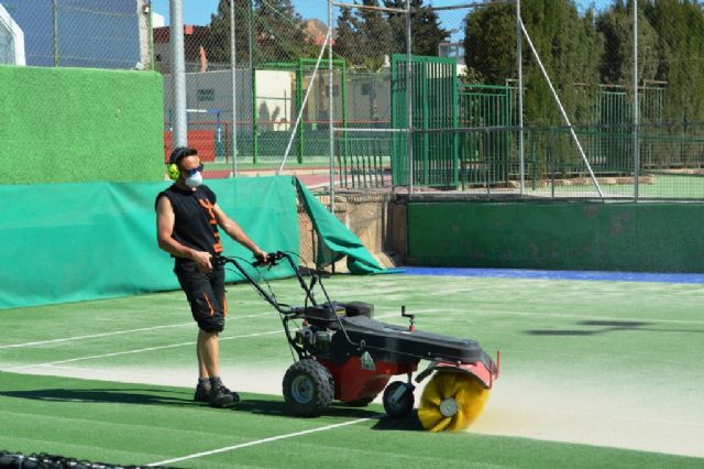 Mejoras en la pista de tenis del polideportivo, Foto 1