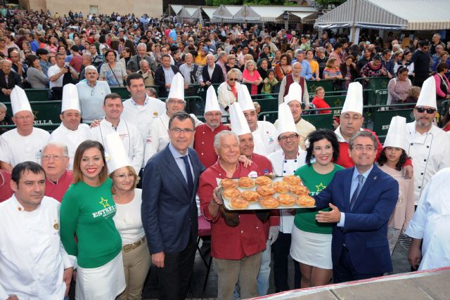 Miles de personas celebran el 8° Día del Pastel de carne con una gran fiesta en Belluga - 1, Foto 1