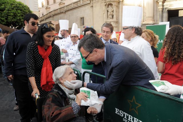 Miles de personas celebran el 8° Día del Pastel de carne con una gran fiesta en Belluga - 2, Foto 2