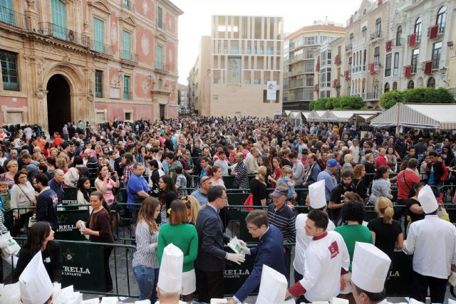 Miles de personas celebran el 8° Día del Pastel de carne con una gran fiesta en Belluga - 4, Foto 4