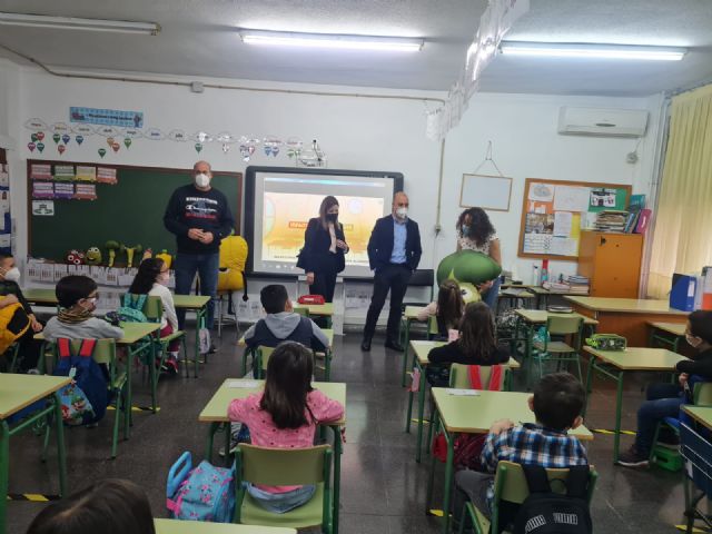 El alcalde de Molina de Segura visita el CEIP San Miguel con motivo de la 14 Semana de la Salud, Educación y Deporte - 1, Foto 1