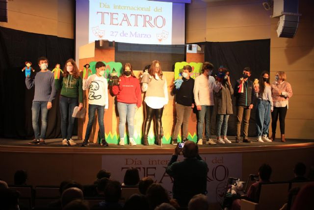 LaUniversidad Popular de Mazarrn celebra el Da Mundial del Teatro, Foto 1