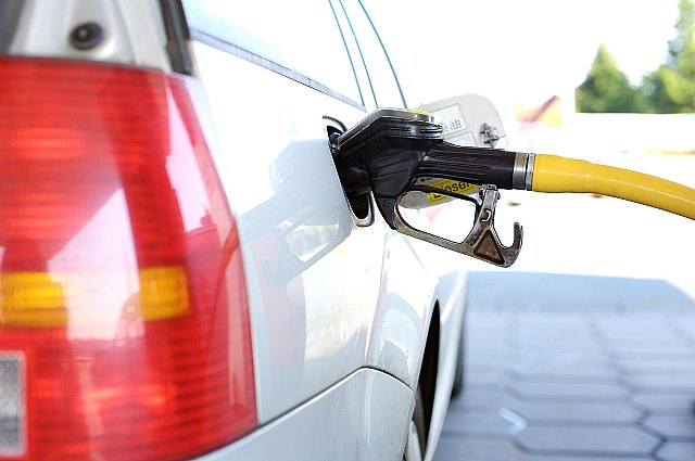 Decreto Ley que contempla el descuento obligatorio de 20 céntimos por litro en los carburantes - 1, Foto 1