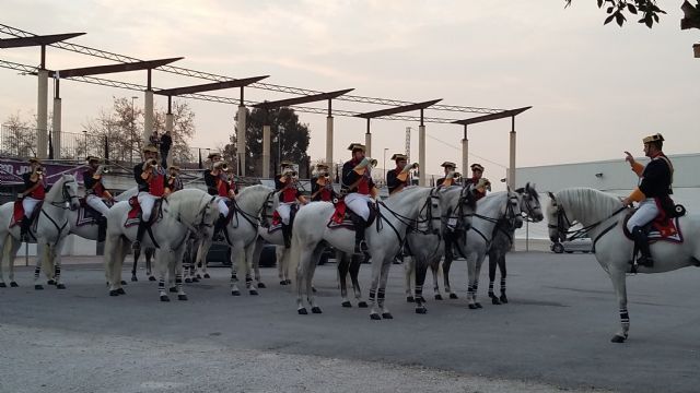 El Grupo de Caballería de la Guardia Civil incorpora este año timbales en la escolta a la Virgen de los Dolores, titular del Paso Azul - 2, Foto 2