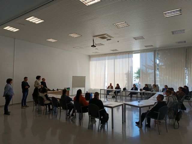 Comienza un programa mixto de empleo y formación para mayores 'Lumbreras Limpio 2023' - 1, Foto 1