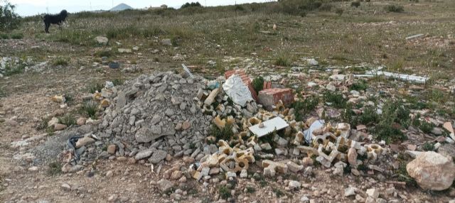 MC La Unión exige al Ayuntamiento que ataje el vertido de escombros (con amianto incluido) en Roche - 1, Foto 1