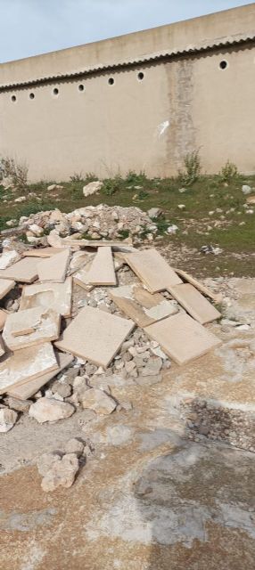 MC La Unión exige al Ayuntamiento que ataje el vertido de escombros (con amianto incluido) en Roche - 2, Foto 2