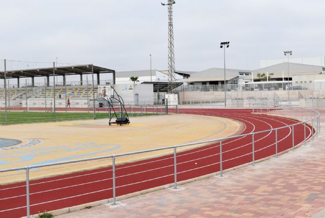 La nueva pista de atletismo con tartán llevará el nombre del veterano atleta Ángel Salinas - 2, Foto 2