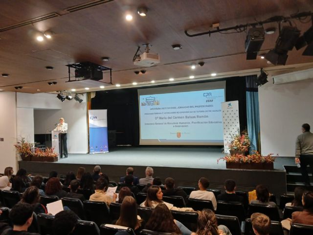 Medio centenar de docentes participa en una jornada de intercambio de experiencias sobre el programa Referen-T de tutoría entre iguales - 1, Foto 1