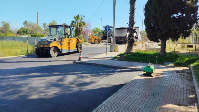 Finalizan los trabajos municipales para renovar el asfalto en varios viales de La Albatalía mejorando la seguridad en más de 2.250 m2 - 2, Foto 2