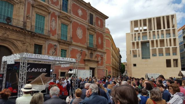 Centenares de personas disfrutan de la música clásica en las plazas de Murcia gracias a ´Pianos en la calle´ - 2, Foto 2