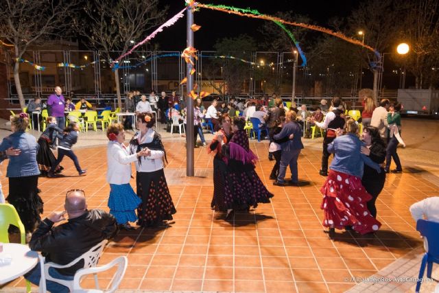Los vecinos de Fuente Cubas estan en fiestas - 1, Foto 1