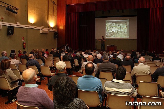 Reunión informativa sobre el trazado del AVE y la Línea de Alta Tensión que dará servicio a la catenaria, Foto 1