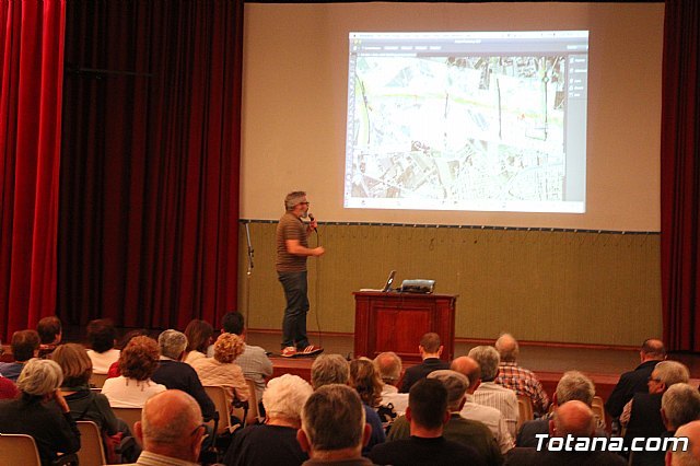 Reunión informativa sobre el trazado del AVE y la Línea de Alta Tensión que dará servicio a la catenaria, Foto 2