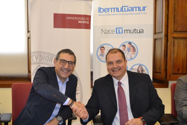 La UMU e Ibermutuamur firman un convenio para la realización de prácticas externas de estudiantes universitarios - 1, Foto 1