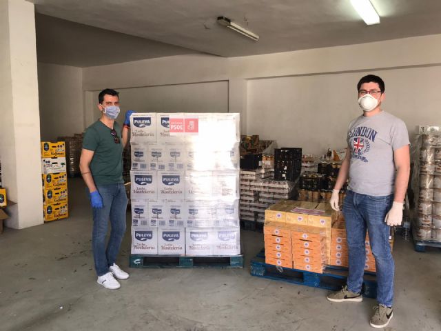 El PSOE de Archena entrega un palet de comida al banco de alimentos municipal para ayudar con la crisis de la Covid-19 - 2, Foto 2