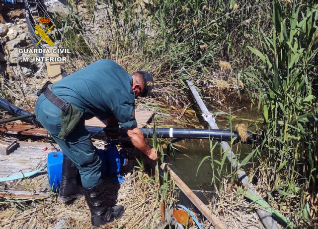 La Guardia Civil investiga a una persona por la captación ilegal de agua de la rambla El Salar - 3, Foto 3