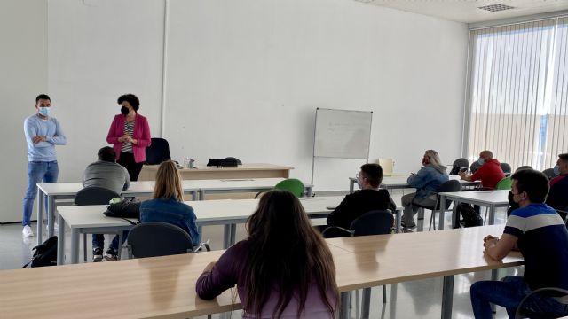 Una quincena de jóvenes de Puerto Lumbreras se forma en limpieza de espacios públicos e instalaciones industriales - 1, Foto 1