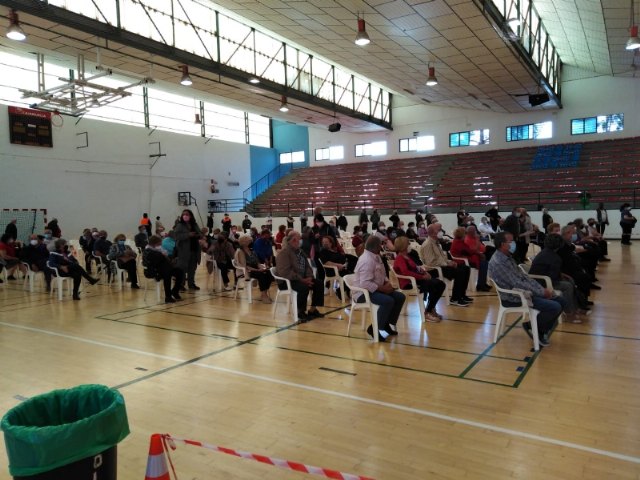 Un total de 1.308 personas más nacidas entre los años 1941 y 1953 fueron vacunadas ayer en Totana, Foto 1