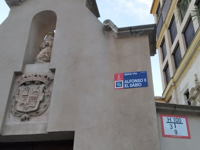 Cultura certifica a Huermur la ilegalidad de las placas inteligentes colocadas en calles del Centro Histórico - 3, Foto 3