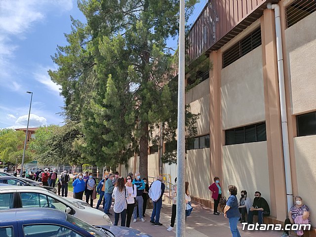 Un total de 1.308 personas más nacidas entre los años 1941 y 1953 fueron vacunadas ayer en Totana, Foto 4