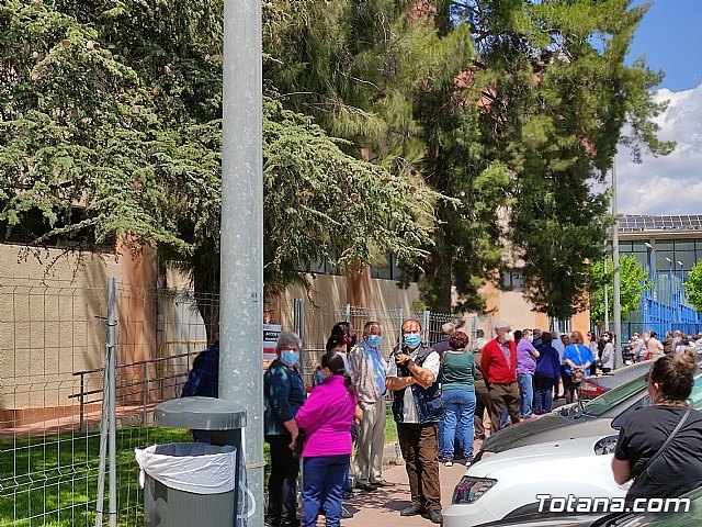 Un total de 1.308 personas más nacidas entre los años 1941 y 1953 fueron vacunadas ayer en Totana, Foto 5
