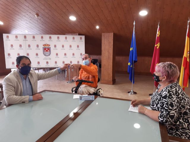 El Alcalde de Los Alcázares y la Concejal de Política Social reciben al nuevo Defensor de las Personas con Necesidades Distintas - 1, Foto 1