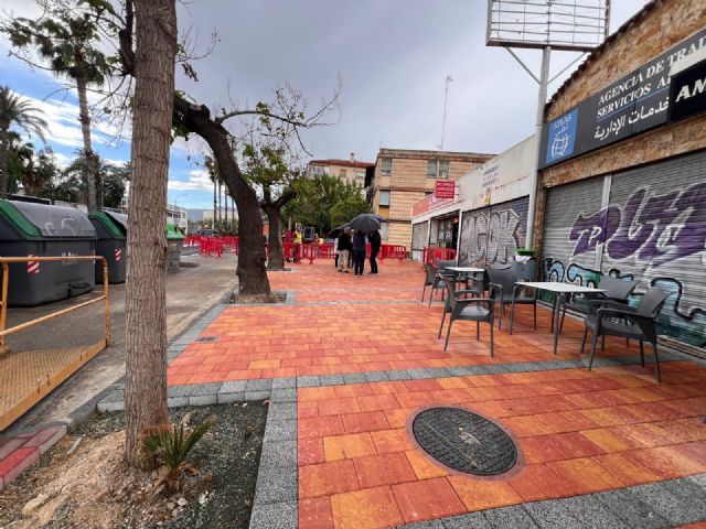 El Ayuntamiento renueva 450 metros cuadrados de aceras en la avenida Primero de Mayo - 4, Foto 4