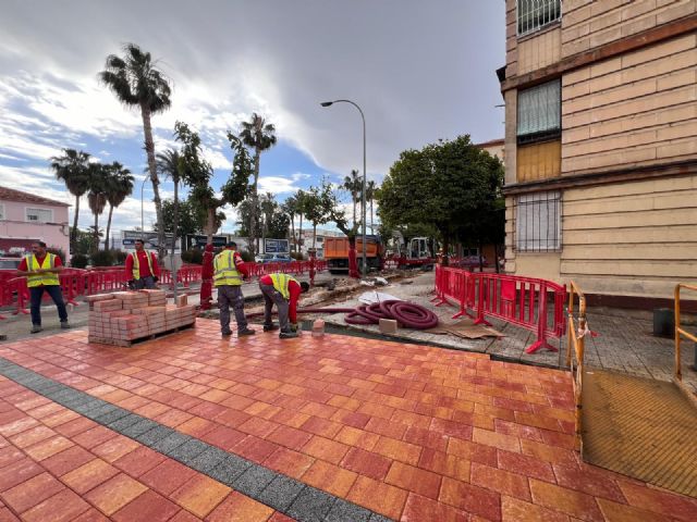 El Ayuntamiento renueva 450 metros cuadrados de aceras en la avenida Primero de Mayo - 5, Foto 5