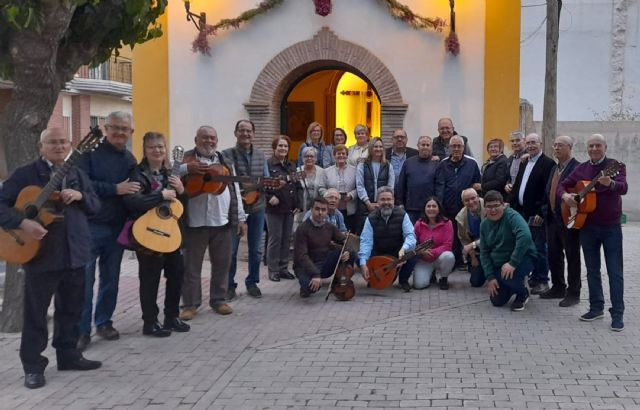La campana de auroros Nuestra Señora del Rosario abre con sus Mayos las fiestas del barrio de La Cruz - 2, Foto 2