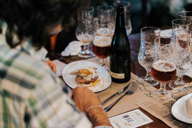 Cervezas Alhambra y Hamburguesería FBI se unen en una velada única con esencia local y Numeradas Serie Andalucía - 1, Foto 1