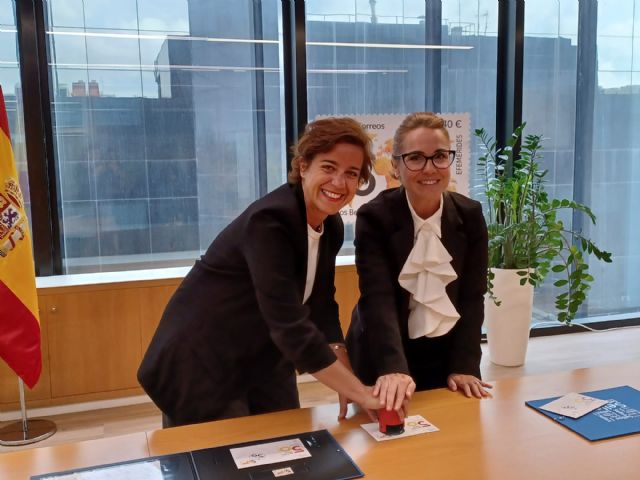 Correos presenta un sello que conmemora el 50 aniversario de las becas ICEX - 2, Foto 2