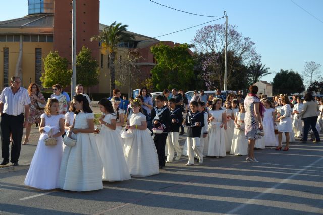 Los niños de comunión procesionan con motivo del Corpus Christi - 1, Foto 1