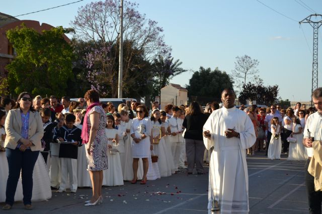 Los niños de comunión procesionan con motivo del Corpus Christi - 2, Foto 2