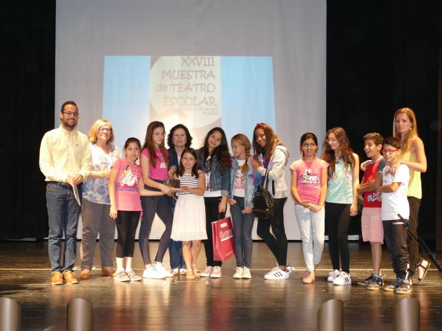Alumnos convertidos en actores reciben sus premios en la clausura de la XXVIII Muestra de Teatro Escolar - 4, Foto 4