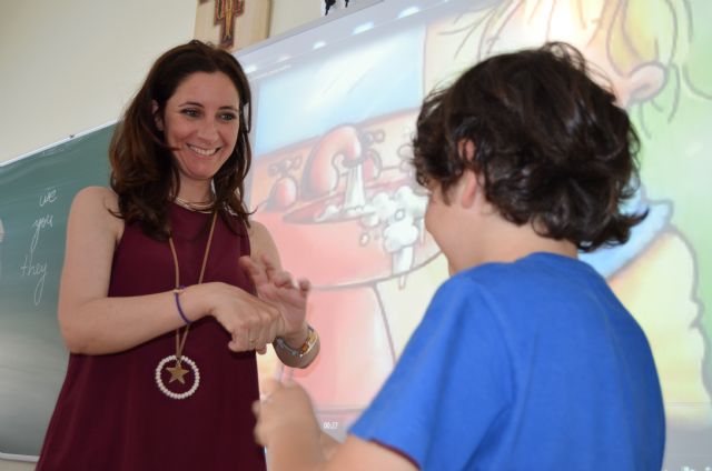 Julia Muñoz, enfermera de Hospital La Vega, durante el taller de ayer en Capuchinos, Foto 1
